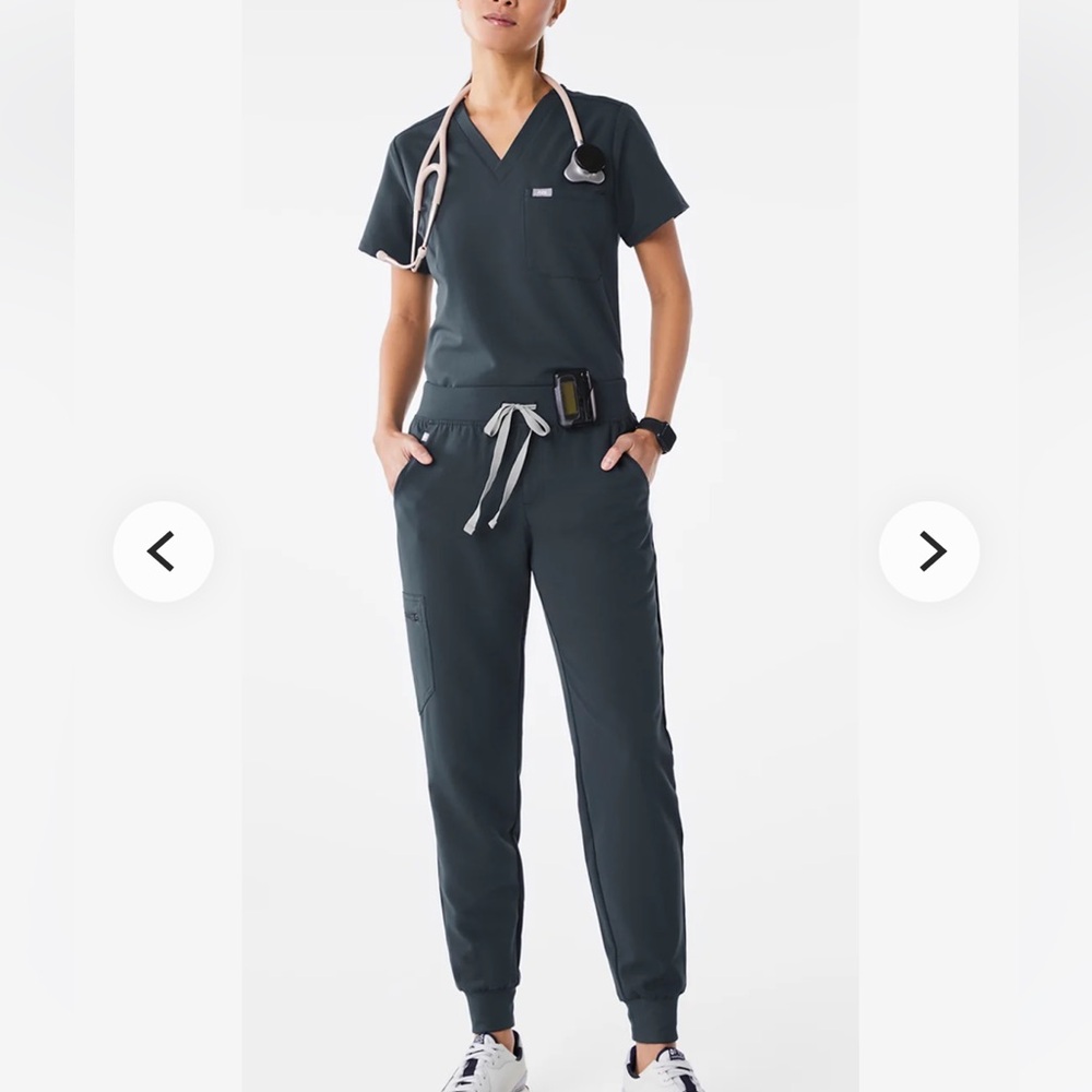 Figs Scrub SET- Dark Harbor Zamora Petite Jogger Pant (SP) AND Catarina top (S)